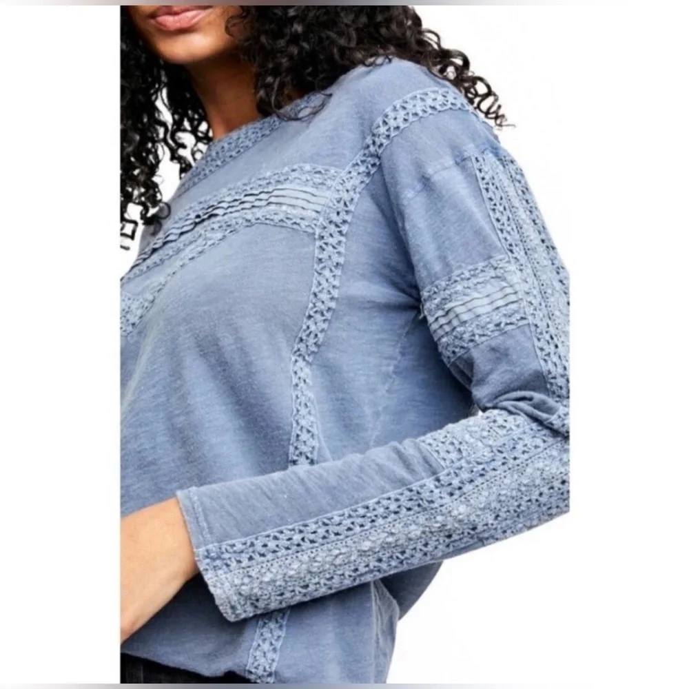Free People Boy Meets Girl Crochet Lace Trim Top Medium GUC Dusty Blue FLAW